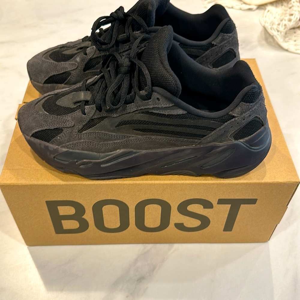Yeezy Boost 700 Vanta.